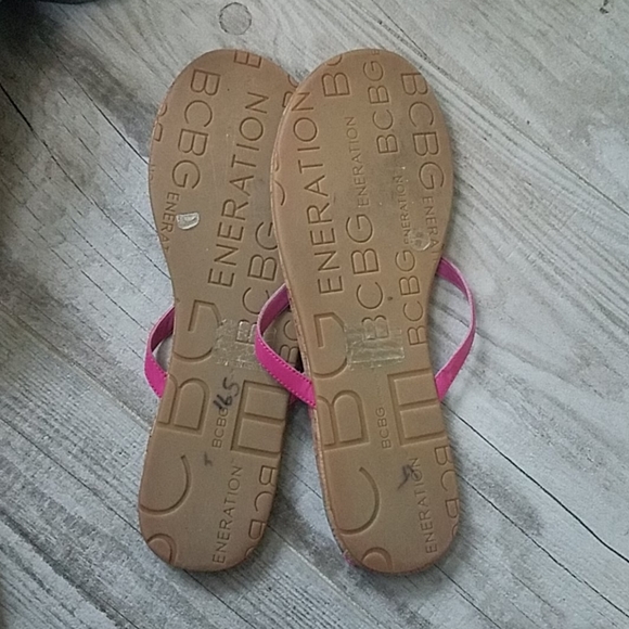 BCBG Heart Flip Flops - Picture 2 of 3